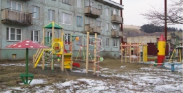 Первая детская площадка появилась в курильском селе Крабозаводское на Шикотане В.Кучевасов