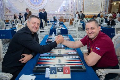 Константин Иноземцев (справа) пресс-служба администрации Южно-Сахалинска